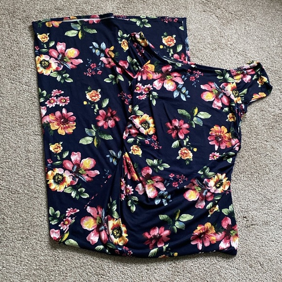 Maternity Short Sleeve Ruched Bodycon Dress with Side Slit, Large, Floral - Picture 7 of 7